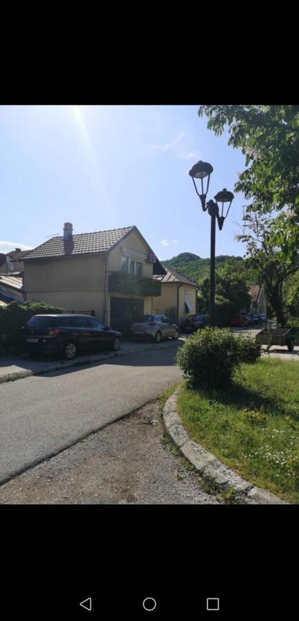 Appartement Apartman Sunny à Cetinje Extérieur photo